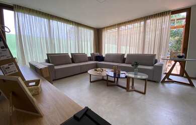 Imagem: A casa possui 5 Dormitórios, 5 Banheiros, 4 Vagas na garagem