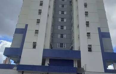 Imagem: O apartamento possui 3 Dormitórios, 1 Banheiro, 2 Vagas na