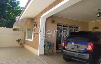 Imagem: A casa possui 4 Dormitórios, 3 Banheiros, 5 Vagas na garagem