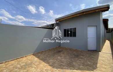 Imagem: A casa possui 2 Dormitórios, 1 Banheiro, 2 Vagas na garagem