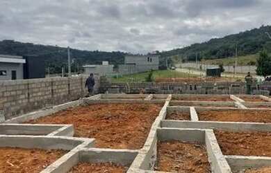 Imagem: A casa em condomínio possui 3 Dormitórios, 3 Banheiros, 5