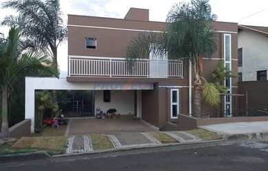 Imagem: A casa em condomínio possui 3 Dormitórios, 3 Banheiros, 4