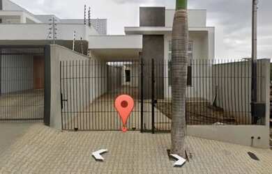 Imagem: A casa possui 2 Dormitórios, 2 Banheiros, 3 Vagas na garagem