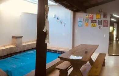 Imagem: A casa possui 2 Dormitórios, 3 Banheiros, 2 Vagas na garagem