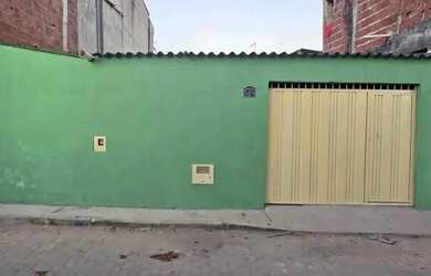 Imagem: A casa possui 2 Dormitórios, 2 Banheiros, 1 Vaga na garagem