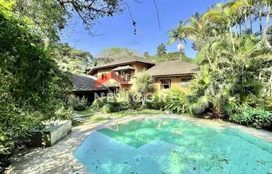 Imagem: A casa possui 5 Dormitórios, 5 Banheiros, 5 Vagas na garagem