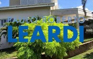 Imagem: A casa em condomínio possui 4 Dormitórios, 5 Banheiros, 2