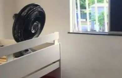 Imagem: O apartamento possui 2 Dormitórios, 1 Banheiro, 1 Vaga na garagem