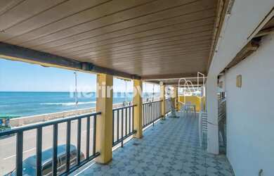 Imagem 2: Exclusividade na Barra: Casa Comercial Frente Mar com Potencial Incrível!