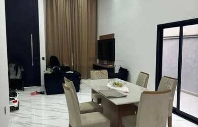 Imagem: A casa em condomínio possui 3 Dormitórios, 3 Banheiros, 4