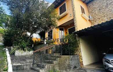 Imagem: A casa possui 3 Dormitórios, 4 Banheiros, 4 Vagas na garagem