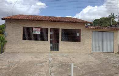 Imagem: A casa possui 2 Dormitórios, 3 Banheiros, 5 Vagas na garagem