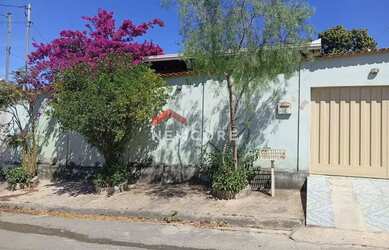 Imagem: A casa possui 3 Dormitórios, 1 Banheiro, 1 Vaga na garagem