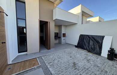 Imagem: A casa possui 3 Dormitórios, 2 Banheiros, 116m² de Área e