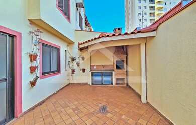 Imagem: A casa em condomínio possui 3 Dormitórios, 3 Banheiros, 2