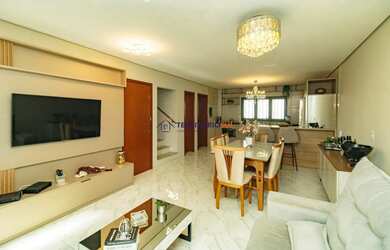 Imagem: A casa possui 3 Dormitórios, 2 Banheiros, 2 Vagas na garagem