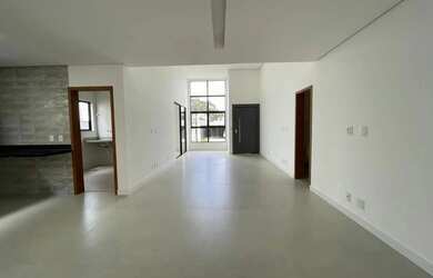 Imagem: A casa em condomínio possui 3 Dormitórios, 1 Banheiro, 4 Vagas