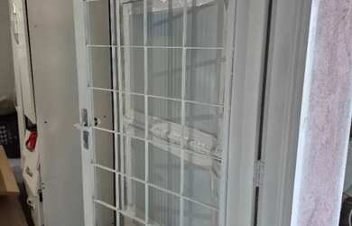 Imagem: A casa em condomínio possui 2 Dormitórios, 2 Banheiros, 5