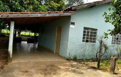 Imagem: A casa possui 2 Dormitórios, 1 Banheiro, 1 Vaga na garagem