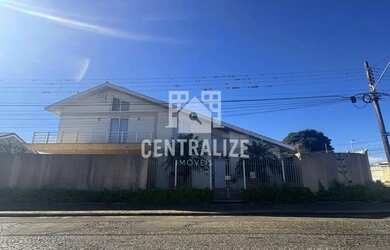 Imagem: A casa possui 2 Dormitórios, 2 Banheiros, 2 Vagas na garagem