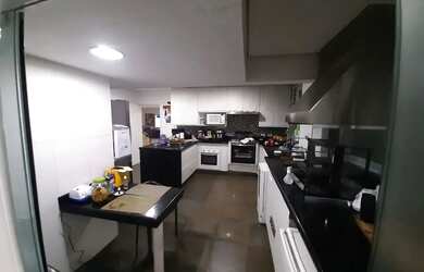 Imagem: O apartamento possui 3 Dormitórios, 3 Banheiros, 2 Vagas na