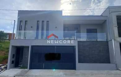 Imagem: A casa possui 3 Dormitórios, 1 Banheiro, 2 Vagas na garagem