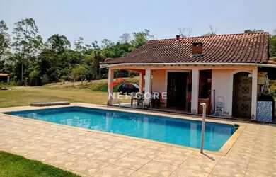 Imagem: A fazenda possui 3.200m² de Área e está localizado em Biritiba