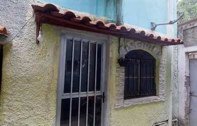 Imagem: A casa possui 1 Dormitório e 1 Banheiro e está localizado