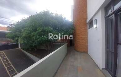 Imagem: O depósito possui 5 Vagas na garagem, 400m² de Área e está