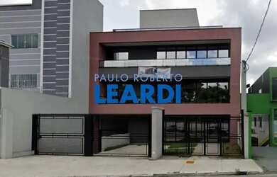 Imagem: O depósito possui 5 Vagas na garagem, 735m² de Área e está