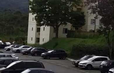 Imagem: O apartamento possui 2 Dormitórios, 1 Banheiro, 1 Vaga na garagem