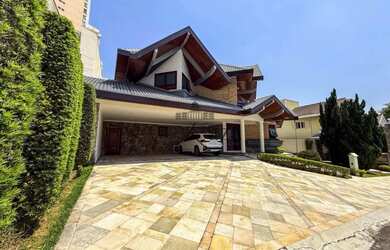 Imagem: A casa em condomínio possui 4 Dormitórios, 5 Banheiros, 3