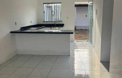 Imagem: A casa possui 2 Dormitórios e 2 Banheiros e está localizado