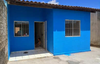 Imagem: A casa possui 2 Dormitórios, 1 Banheiro, 2 Vagas na garagem