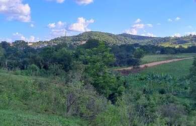 Imagem: A chácara possui 5.500m² de Área e está localizado em Anicuns