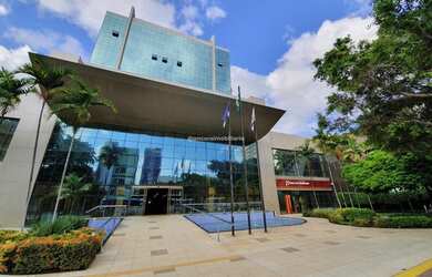 Imagem: O depósito possui 5 Vagas na garagem, 969m² de Área e está