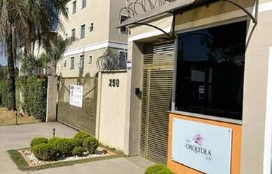 Imagem: O apartamento possui 2 Dormitórios, 1 Banheiro, 1 Vaga na garagem