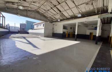 Imagem: O depósito possui 5 Vagas na garagem, 450m² de Área e está
