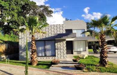 Imagem: A casa possui 3 Dormitórios, 1 Banheiro, 4 Vagas na garagem