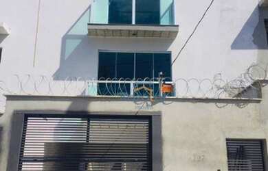 Imagem: A casa possui 3 Dormitórios, 3 Banheiros, 2 Vagas na garagem