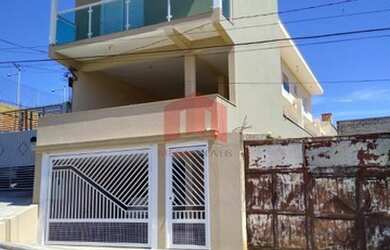 Imagem: A casa possui 3 Dormitórios, 4 Banheiros, 3 Vagas na garagem