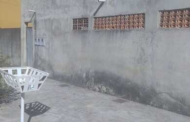 Imagem: A casa possui 4 Dormitórios, 3 Banheiros, 2 Vagas na garagem