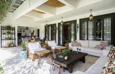 Imagem: A casa possui 5 Dormitórios, 5 Banheiros, 5 Vagas na garagem