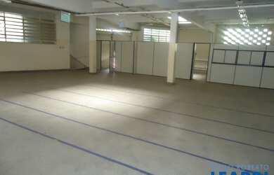 Imagem: O depósito possui 5 Vagas na garagem, 1.128m² de Área e