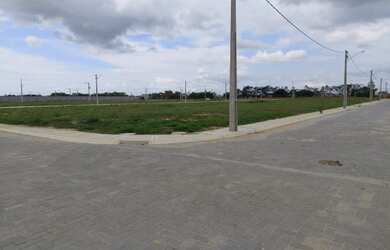 Imagem: O terreno possui 240m² de Área e está localizado em Parque