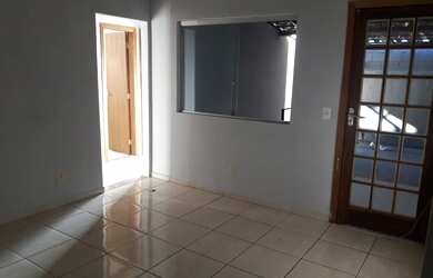 Imagem: A casa possui 2 Dormitórios, 2 Banheiros, 3 Vagas na garagem