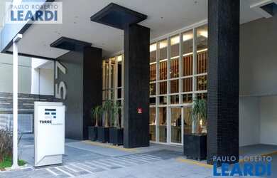 Imagem: O depósito possui 2 Vagas na garagem e 47m² de Área e está