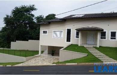 Imagem: A casa em condomínio possui 3 Dormitórios, 4 Banheiros, 3