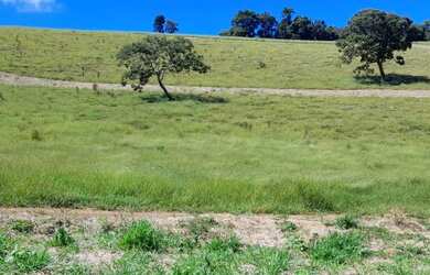 Imagem: O terreno possui 500m² de Área e está localizado em Conjunto