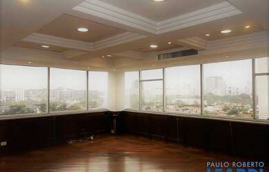 Imagem: O depósito possui 2 Vagas na garagem, 281m² de Área e está